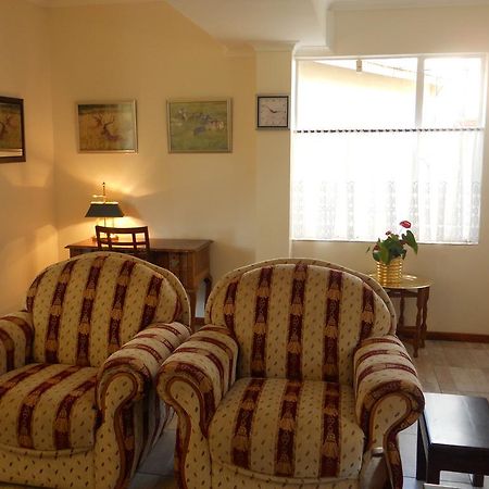 Magaliqua Guest House Noordheuwel ภายนอก รูปภาพ