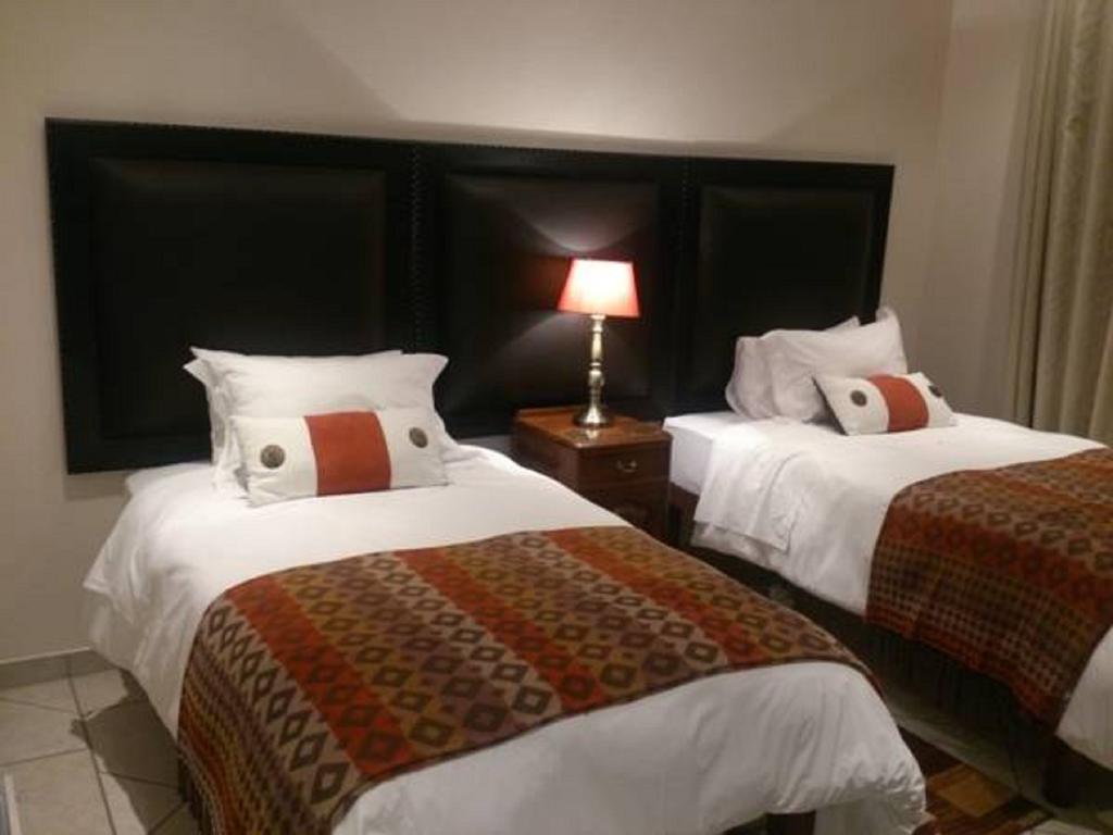Magaliqua Guest House Noordheuwel ภายนอก รูปภาพ