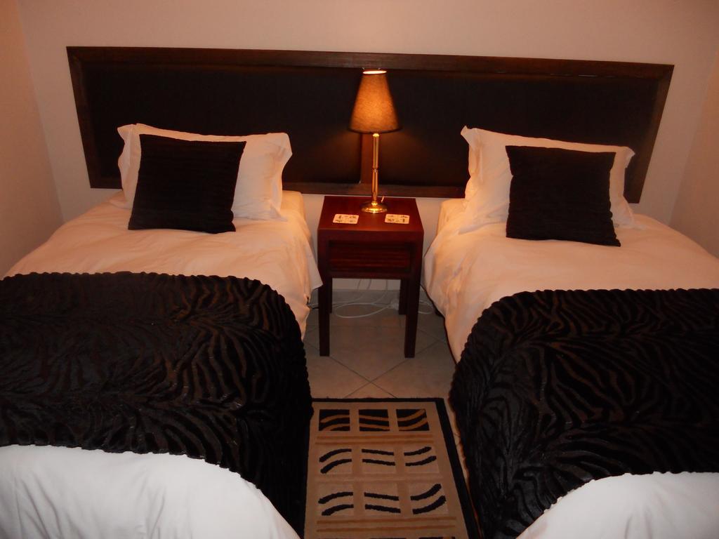 Magaliqua Guest House Noordheuwel ภายนอก รูปภาพ