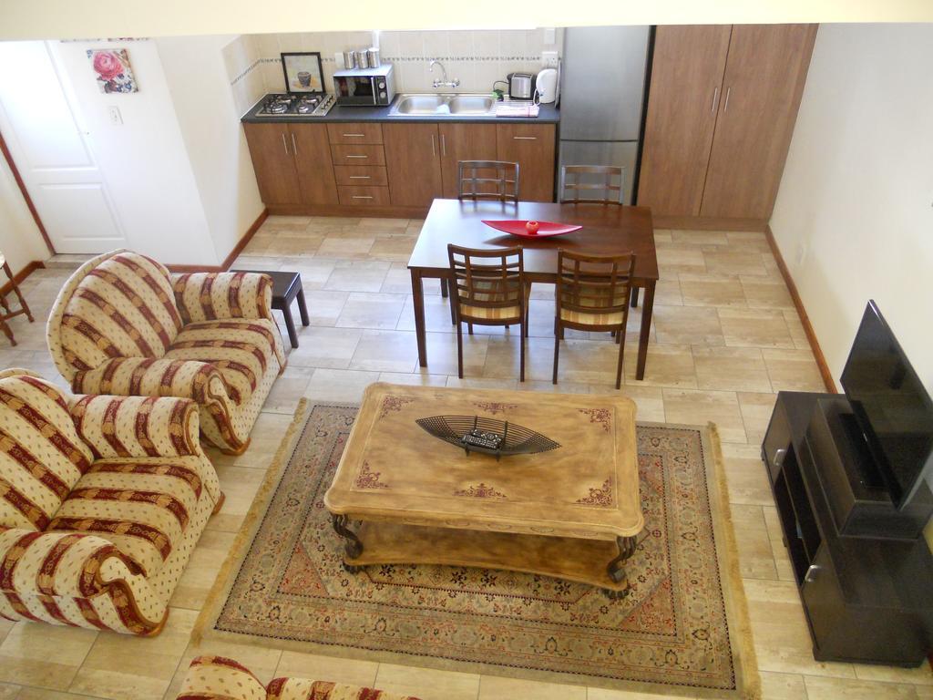 Magaliqua Guest House Noordheuwel ภายนอก รูปภาพ