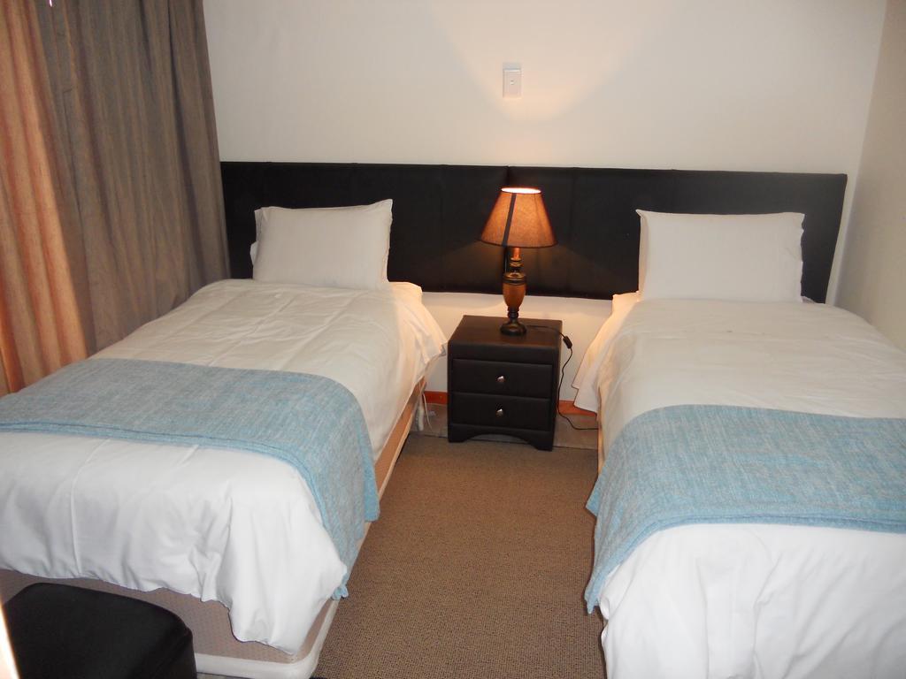 Magaliqua Guest House Noordheuwel ภายนอก รูปภาพ