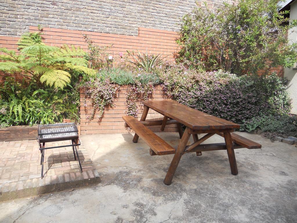 Magaliqua Guest House Noordheuwel ภายนอก รูปภาพ