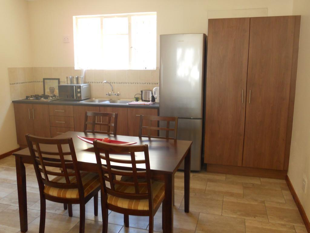 Magaliqua Guest House Noordheuwel ภายนอก รูปภาพ