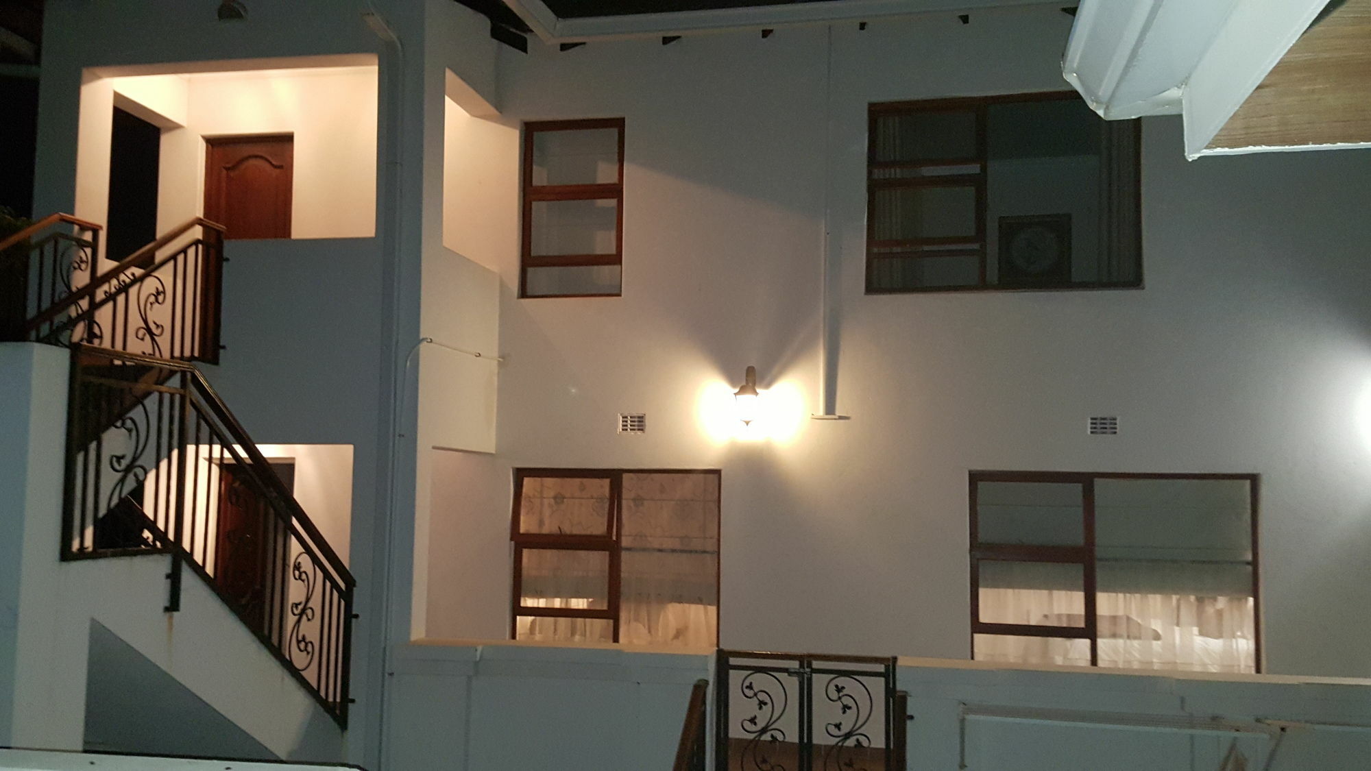 Magaliqua Guest House Noordheuwel ภายนอก รูปภาพ